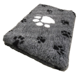 Vet Bed Xtra Soft - 3 color Paws latex anti-slip 100 x 75 cm Antraciet met 3 Kleuren Vet Bed Xtra Soft - 3 color Paws latex anti-slip 100 x 75 cm Antraciet met 3 Kleuren